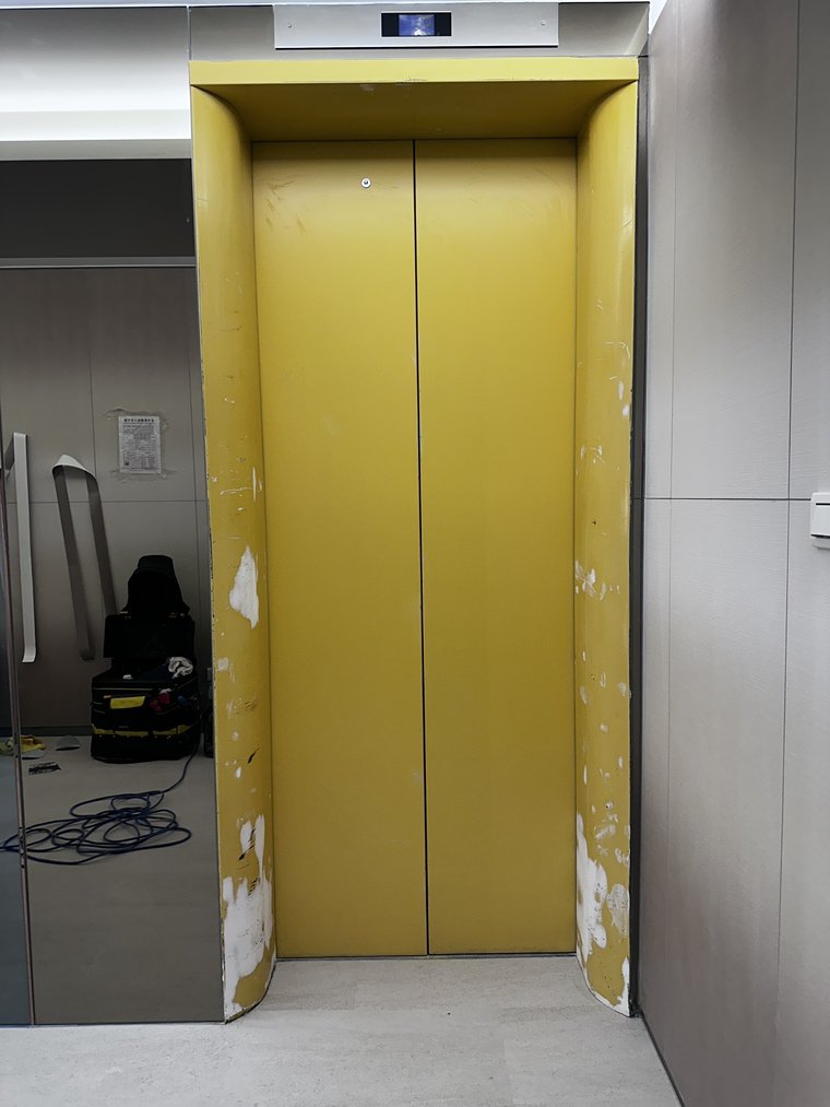 電梯門｜金屬拉絲膜翻新 翻新前